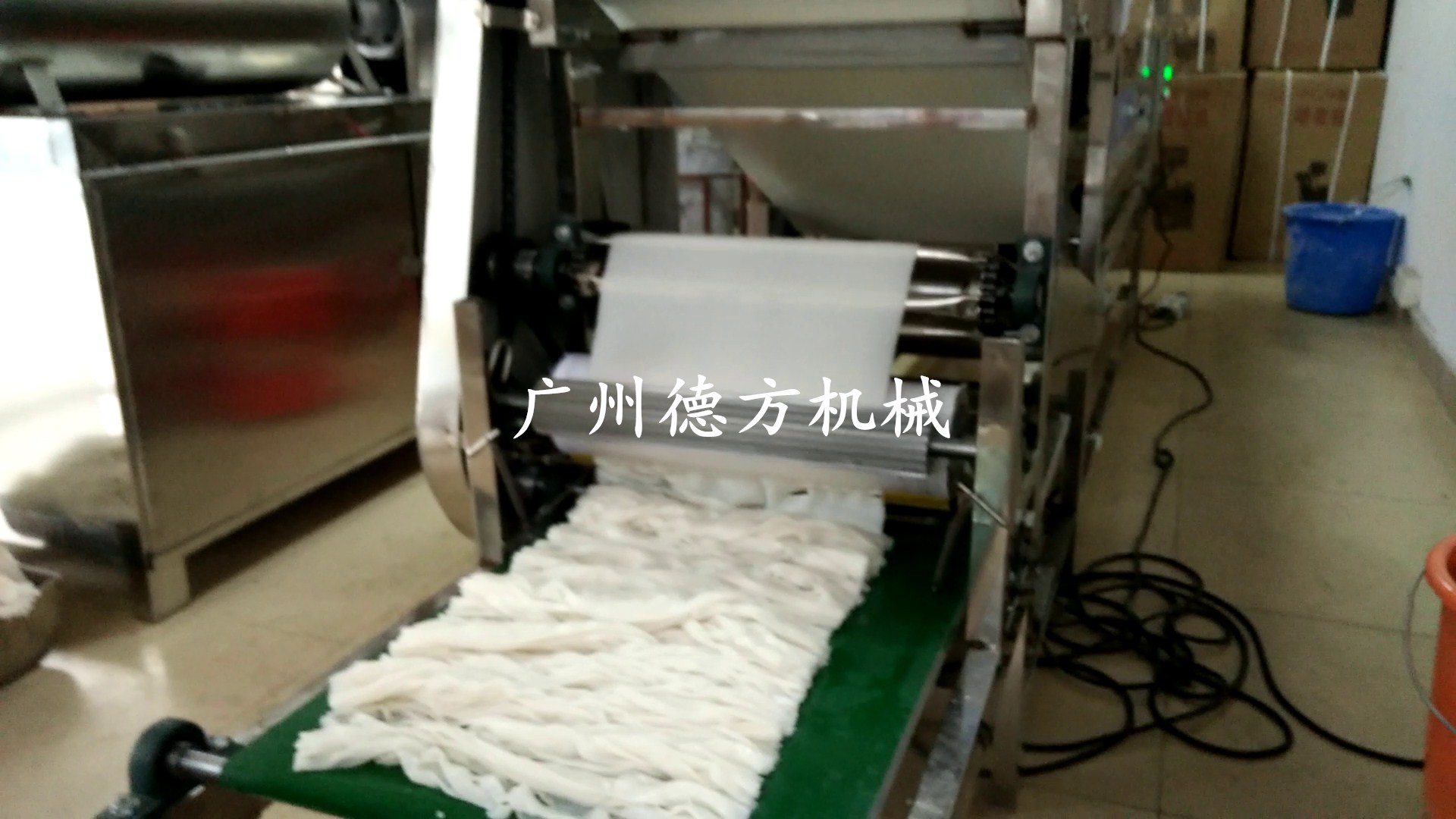 80型橫切河粉機生產(chǎn)視頻